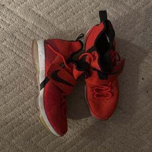 Nike LeBron XIV 14 University Red Black White. Sz 11
